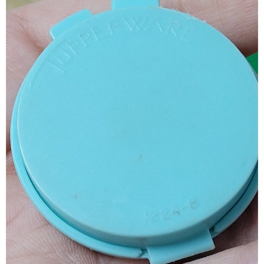 Tupperware Round Clamshell Pocket Pill Box Keeper‎ Cases Container 1224
